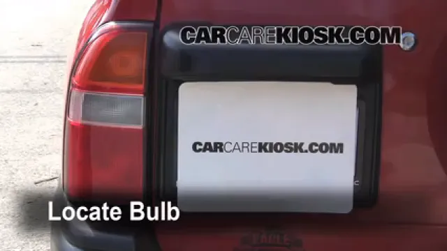 2000 Chevrolet Tracker 2.0L 4 Cyl. (2 Door) Éclairage Feux de marche arrière (remplacer une ampoule)